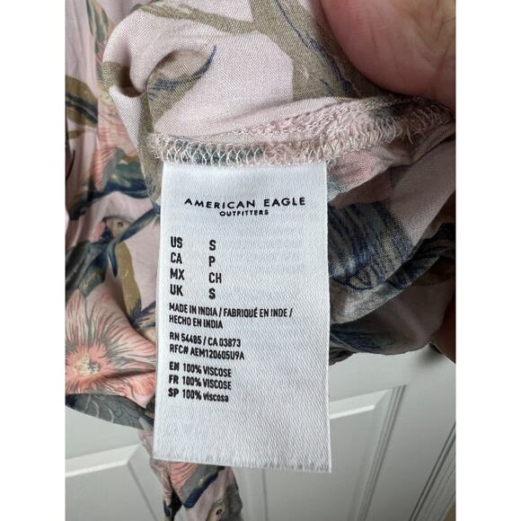 American Eagle Medium Short Sleeve Pink Green Parrot Front Tie Tropical Blouse - Picture 4 of 8